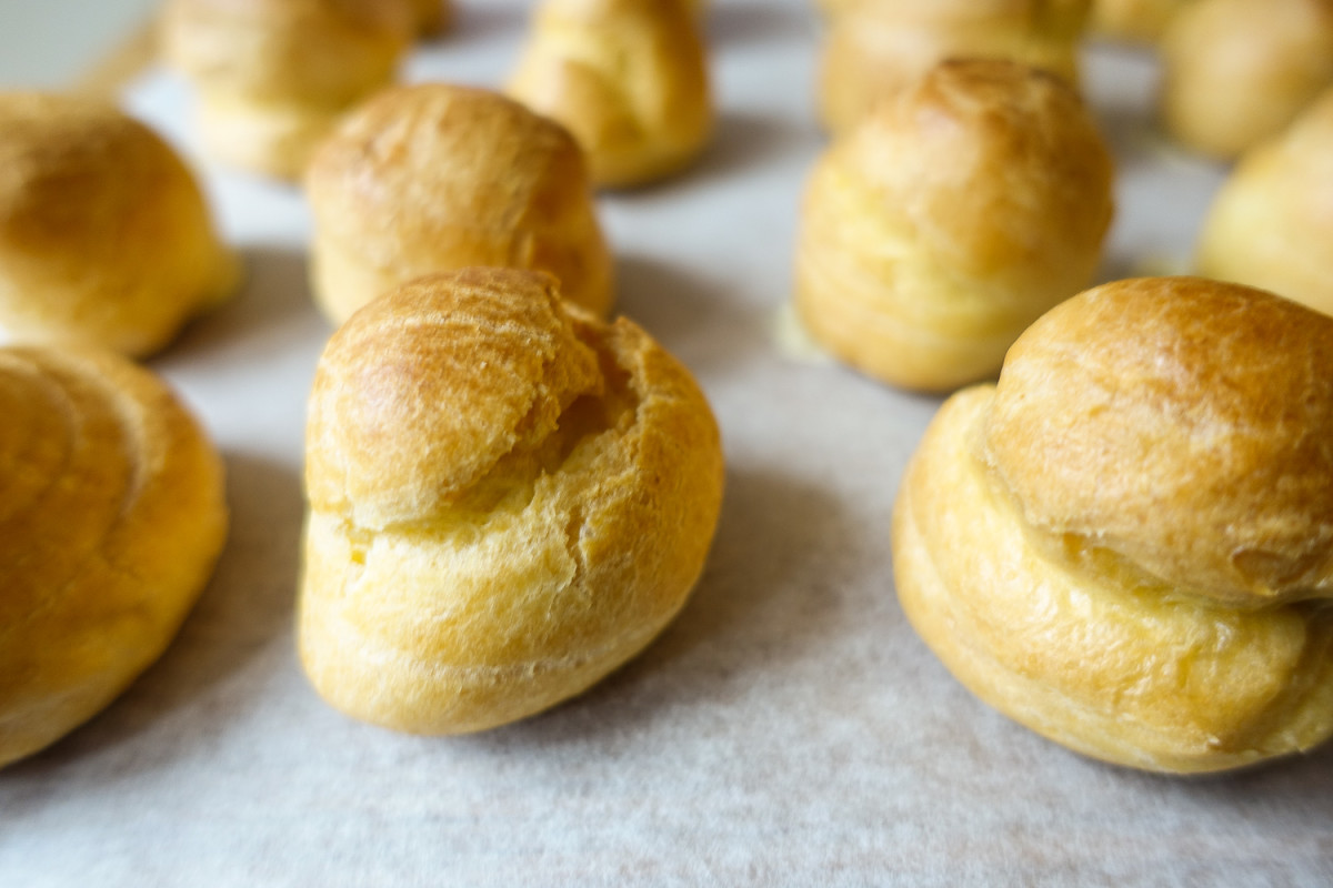 Baked profiteroles lined up