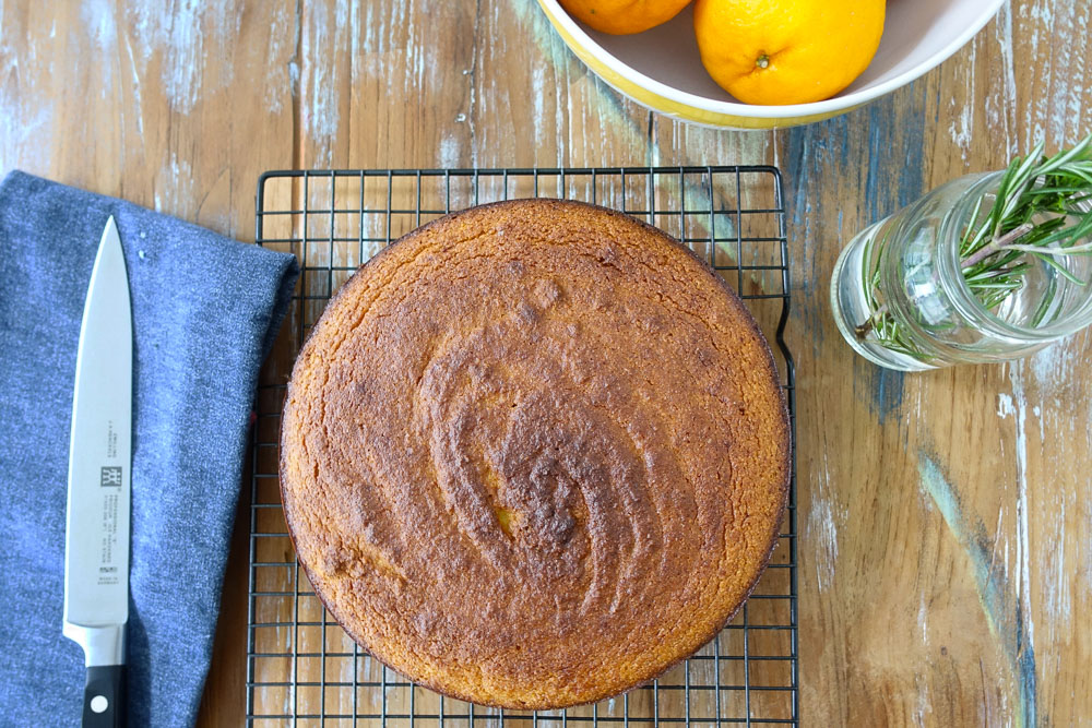 Cake on the cooling rack